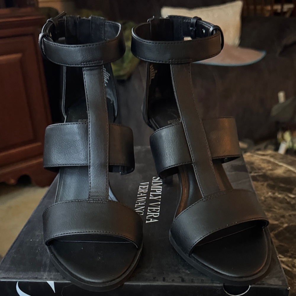 Simply Vera Vera Wang Black Strappy Sandals